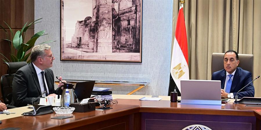 مدبولي يستعرض مع وزير البترول خطط التوسع في اكتشافات الغاز والبترول